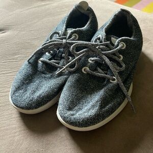 AllBirds wool tennis shoes